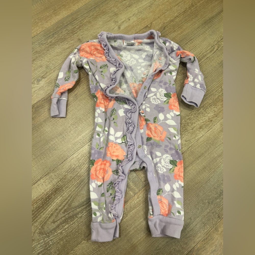 BUNDLE 3 baby items for $5. Modern moments 3 to 6 months baby girl snap footie